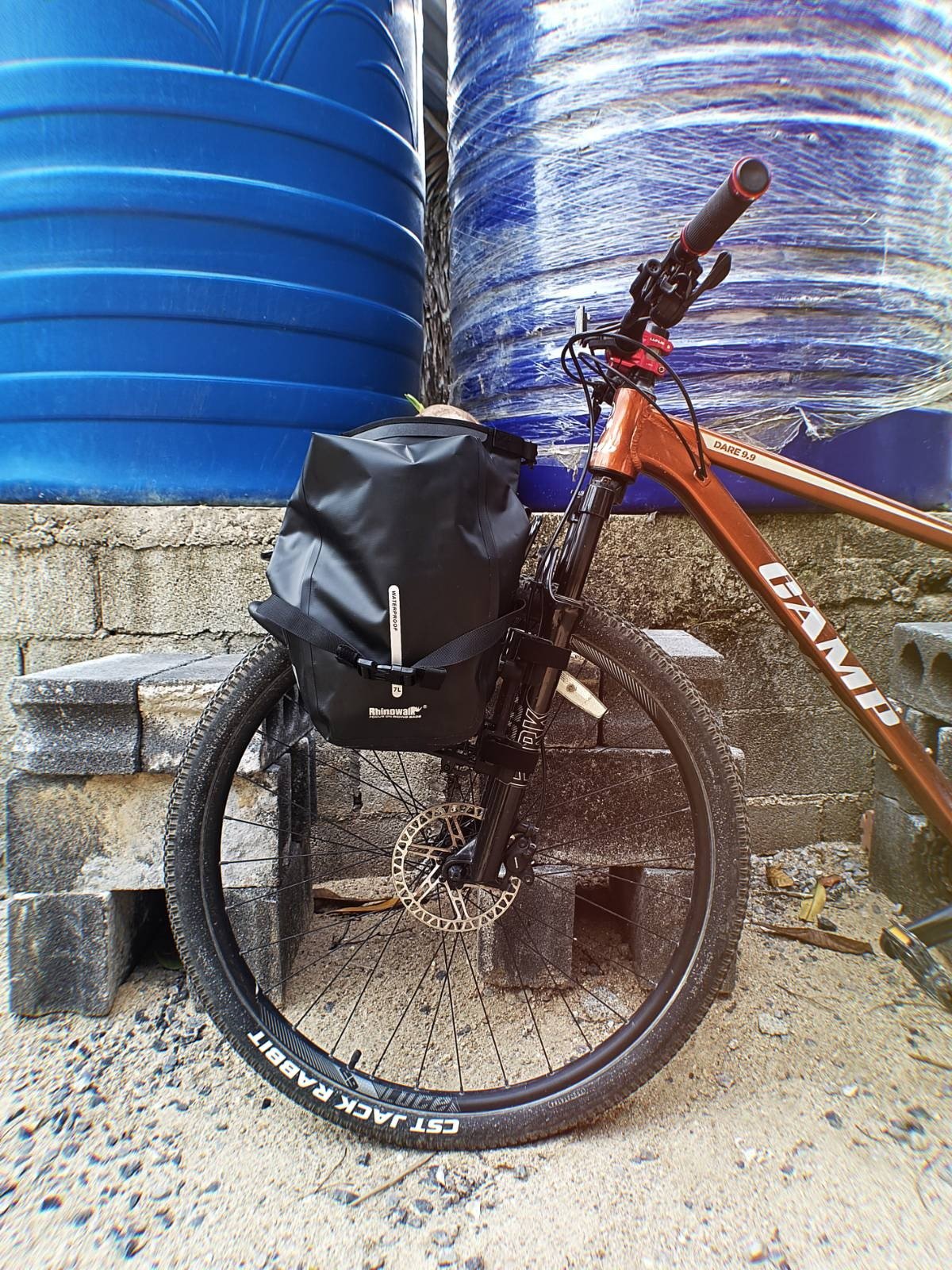 Detail of front TetraRack with two 7l bags attached