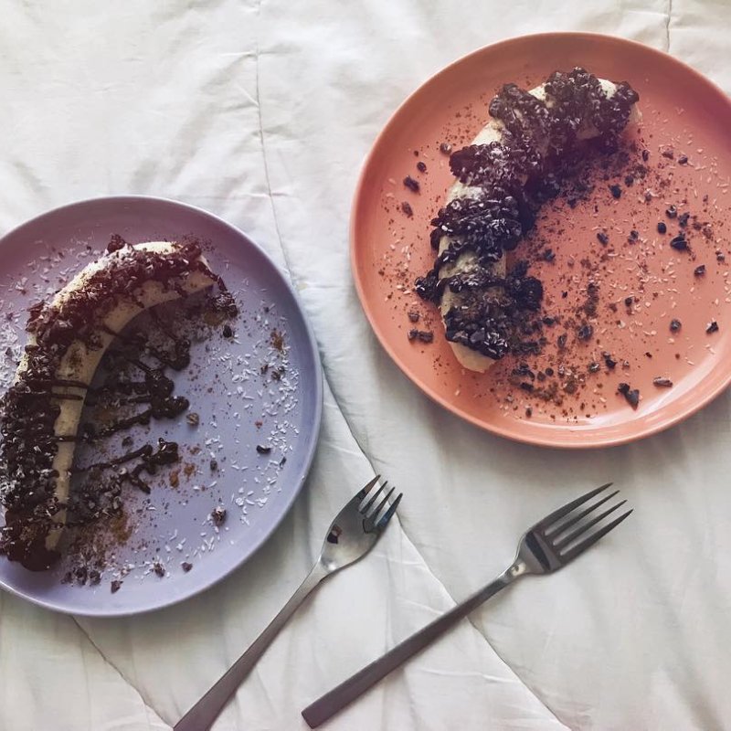 Raw vegan chocolate bananas