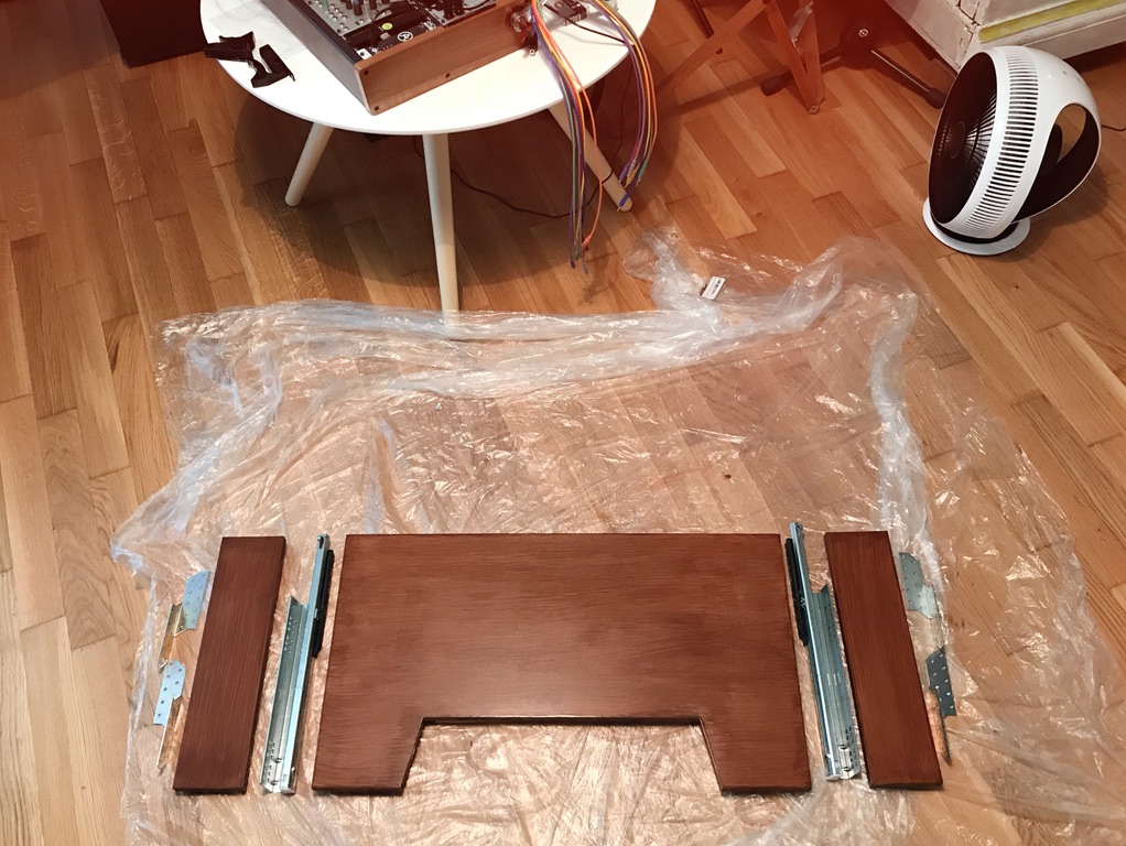 DIY keyboard drawer for my DIY desk 1
